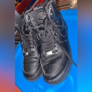 Like New Boys Big Kids Nike Black Air Force 1 High. Size 7